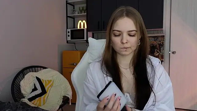 Snapshot of doll_lol_ chatting on November 27, 2025, 5:59 pm doll lol online show from November 27, 2025, 5:59 pm