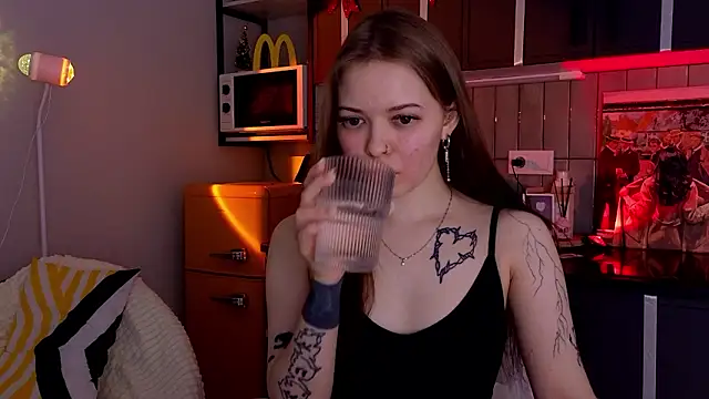 doll lol  online show from January 15, 2026, 10:35 pm