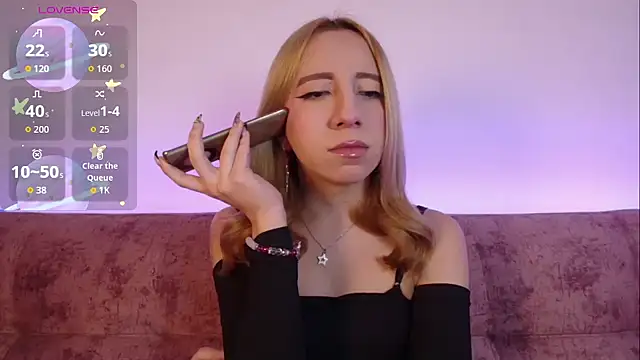 Miiaa doll online show from November 25, 2025, 2:44 am