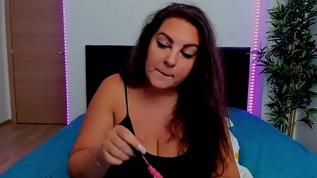 KlaraHope online show from October 6, 2025, 9:34 pm