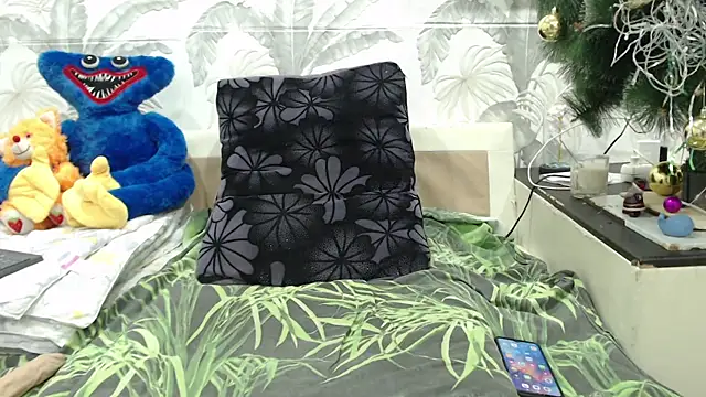 CamDiva113 online show from February 16, 2025, 3:05 pm