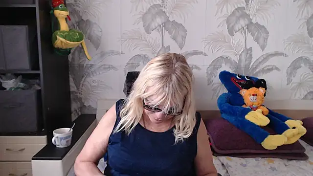 CamDiva113 online show from March 20, 2025, 8:42 am