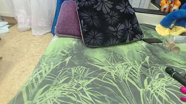 CamDiva113 online show from September 26, 2025, 12:20 pm