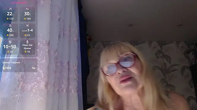 CamDiva113 online show from December 14, 2025, 4:40 am