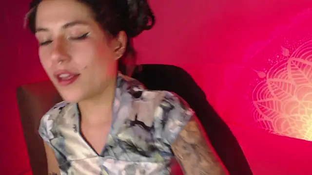 Snapshot of Hellen_dumont chatting on February 28, 2025, 5:26 am Hellen dumont online show from February 28, 2025, 5:26 am