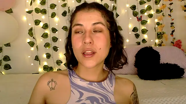 Snapshot of Hellen_dumont chatting on September 19, 2025, 12:23 am Hellen dumont online show from September 19, 2025, 12:23 am