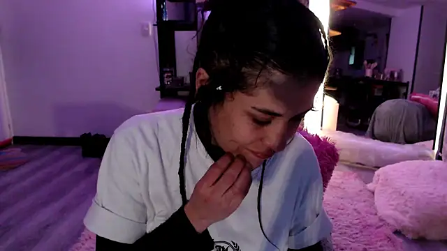 Hellen dumont online show from February 25, 2026, 1:48 am