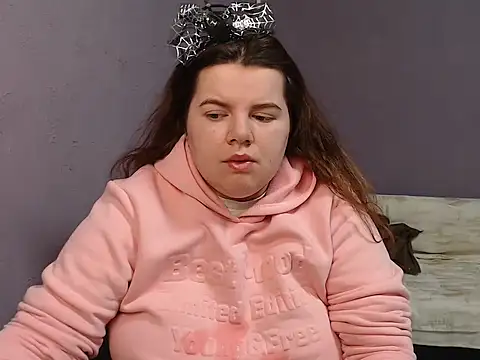 so shy online show from October 22, 2025, 6:35 am