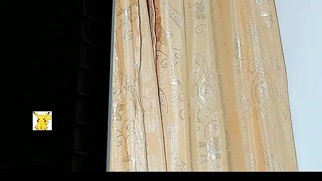 Snapshot of honey_skin chatting on December 23, 2024, 4:22 am honey skin online show from December 23, 2024, 4:22 am