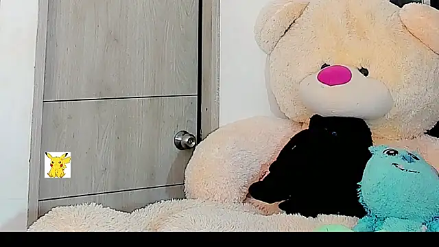 Snapshot of honey_skin chatting on January 12, 2025, 3:46 pm honey skin online show from January 12, 2025, 3:46 pm