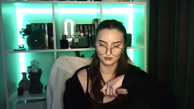 X Alisa online show from April 18, 2026, 6:56 pm