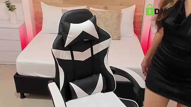 candy summer28 online show from October 18, 2025, 12:28 pm