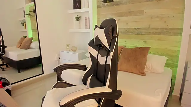 candy summer28 online show from December 22, 2025, 7:22 pm