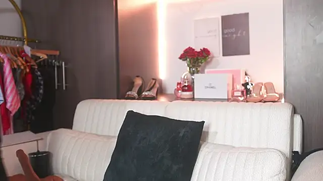 katlyn martins online show from April 11, 2026, 6:01 pm