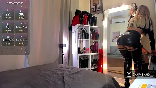 XBarbieBabeX online show from December 14, 2025, 5:02 am