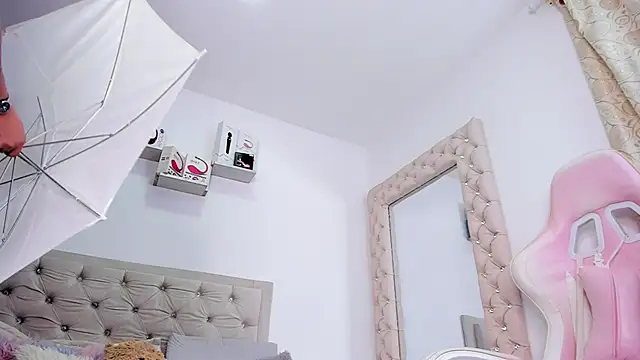 lorennahernandez01 online show from February 8, 2025, 9:13 am