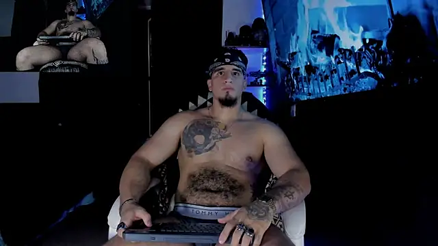 Snapshot of kingbear777 chatting on December 21, 2024, 1:36 am kingbear777 online show from December 21, 2024, 1:36 am