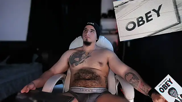 Snapshot of kingbear777 chatting on February 2, 2025, 8:02 am kingbear777 online show from February 2, 2025, 8:02 am