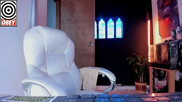 kingbear777 online show from December 1, 2025, 4:06 am