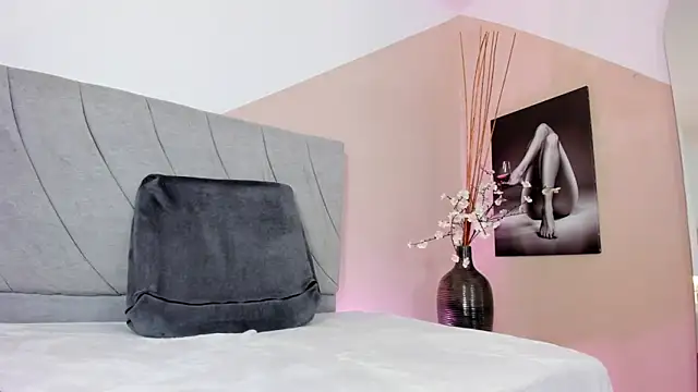 angieebaezz online show from March 12, 2025, 12:36 pm