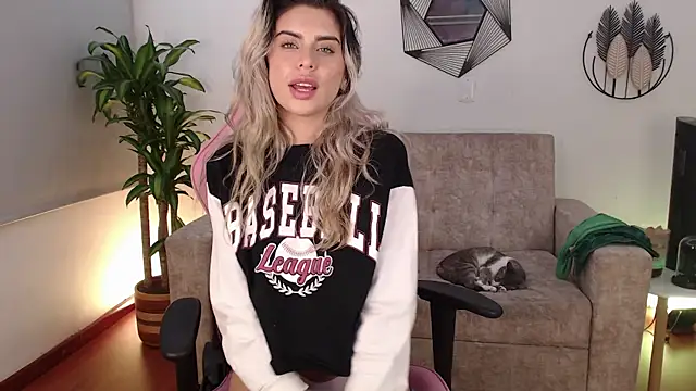 Mayli-x online show from February 11, 2025, 4:44 am