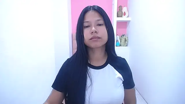 Letty Plugxo online show from March 19, 2025, 1:29 pm