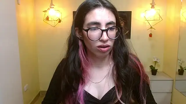 LenaRoses online show from March 22, 2025, 7:31 pm