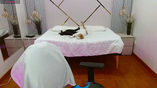 LenaRoses online show from September 13, 2025, 8:19 pm