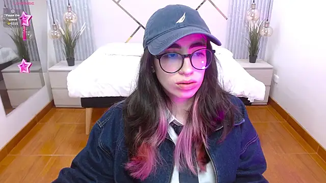 LenaRoses online show from November 8, 2025, 1:22 pm