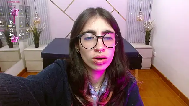 LenaRoses online show from November 19, 2025, 5:02 pm