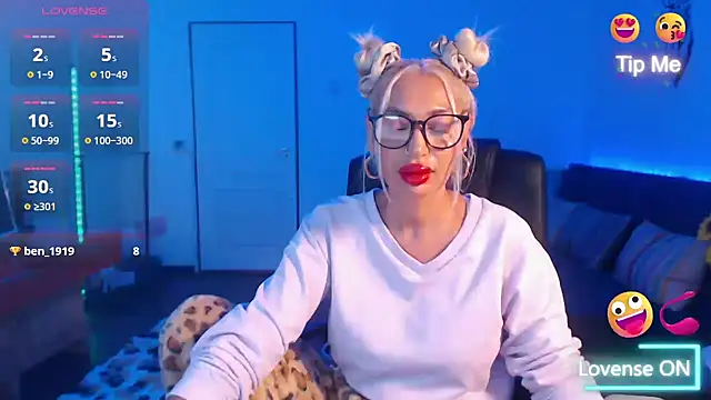 Snapshot of beauty_chl0e chatting on October 5, 2025, 8:29 pm beauty chl0e online show from October 5, 2025, 8:29 pm