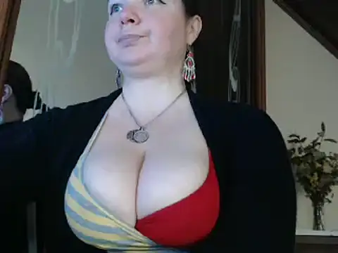 Snapshot of amorelara chatting on February 10, 2025, 12:39 pm amorelara online show from February 10, 2025, 12:39 pm