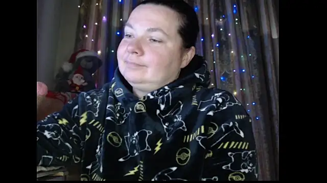 amorelara online show from December 15, 2025, 6:17 am