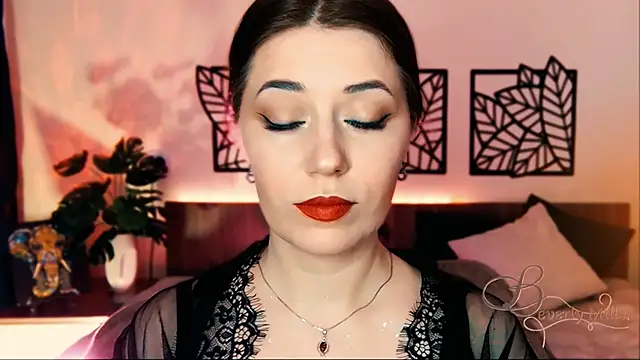 Snapshot of MissBeverlyMills chatting on March 9, 2025, 8:07 am MissBeverlyMills online show from March 9, 2025, 8:07 am