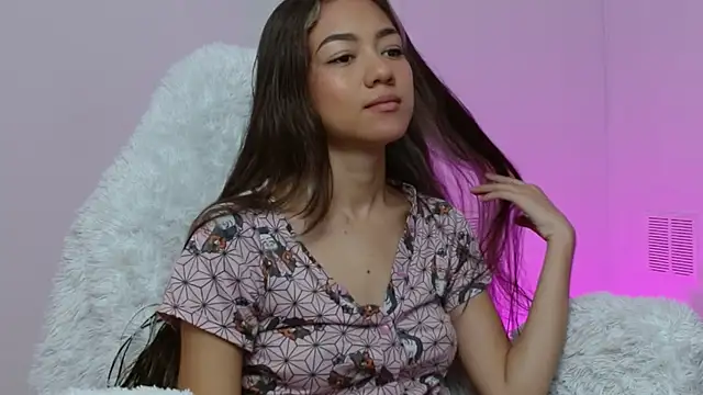 hantonella  online show from November 18, 2025, 1:26 pm