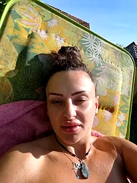 dolcevita002 online show from June 5, 2026, 6:31 am