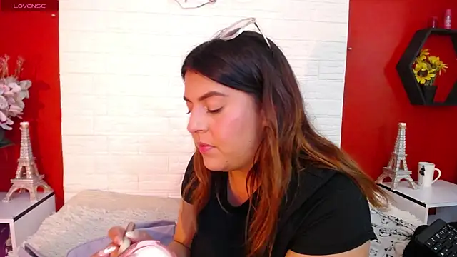 Snapshot of _poison_sweet chatting on November 11, 2025, 6:30 pm poison sweet online show from November 11, 2025, 6:30 pm