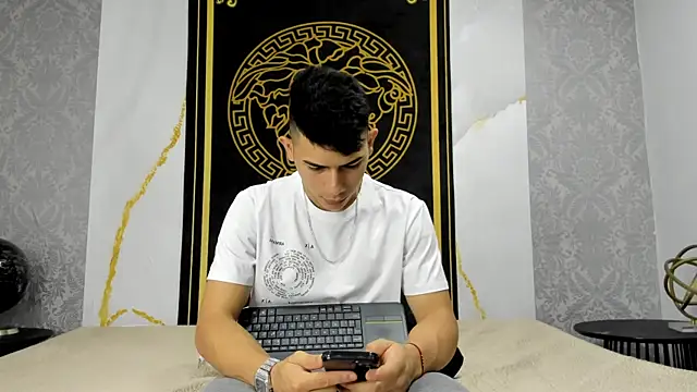 andrew rose  online show from January 11, 2025, 3:09 pm