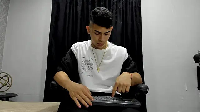 andrew rose  online show from January 15, 2025, 2:24 pm