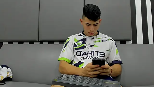 andrew rose  online show from January 17, 2025, 5:32 am