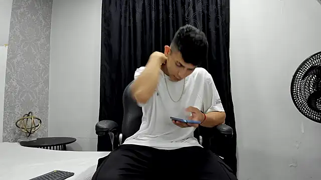 andrew rose  online show from February 17, 2025, 3:36 am