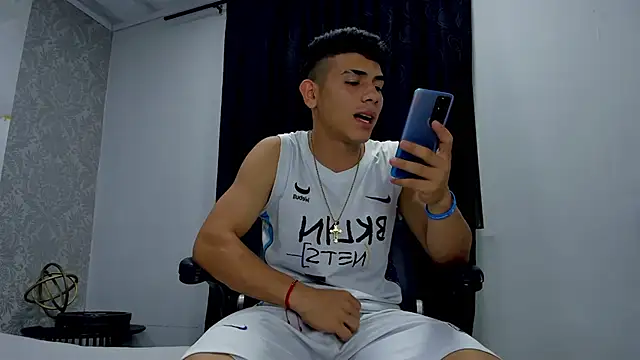 andrew rose  online show from March 5, 2025, 3:18 am