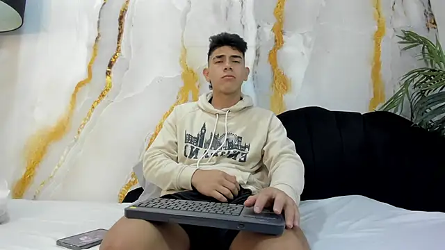 andrew rose  online show from October 11, 2025, 3:21 pm