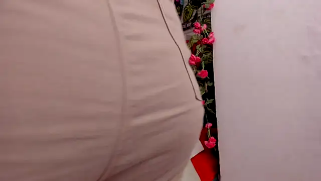 Snapshot of Elianissquirt chatting on January 15, 2025, 12:36 pm Elianissquirt online show from January 15, 2025, 12:36 pm