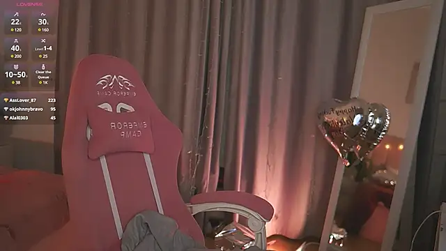 Snapshot of Lala_Land_ chatting on February 15, 2025, 6:44 pm Lala Land  online show from February 15, 2025, 6:44 pm