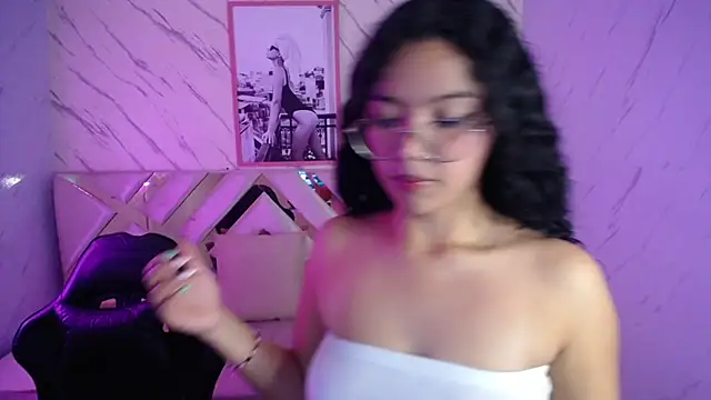 victoria castillo b online show from March 21, 2025, 2:50 am