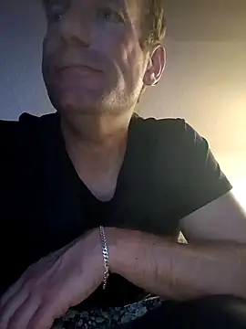 Snapshot of MArciQuarky chatting on February 14, 2025, 11:31 pm MArciQuarky online show from February 14, 2025, 11:31 pm