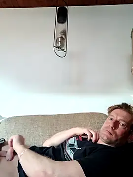 Snapshot of MArciQuarky chatting on February 18, 2025, 3:32 pm MArciQuarky online show from February 18, 2025, 3:32 pm