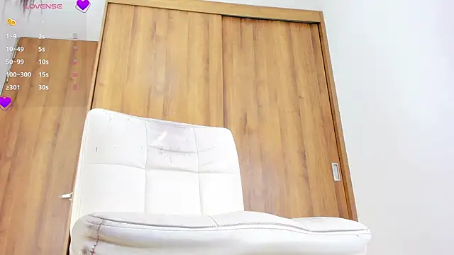 charlotte cruzx online show from December 22, 2024, 8:38 am