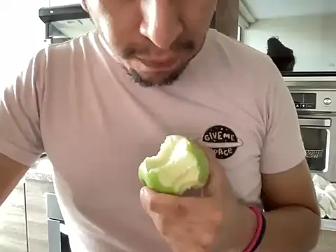 littlelatinhunter online show from January 6, 2026, 1:04 pm